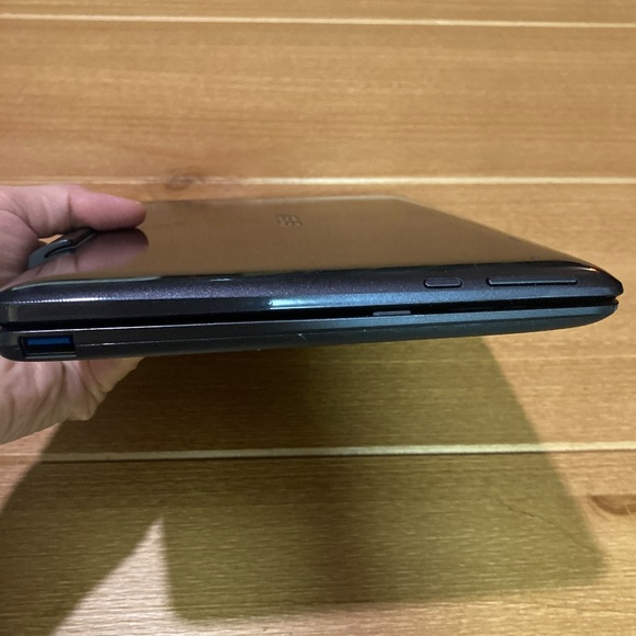 ASUS transformer 10.1"  2-in-1 Ultra HD Touch-Screen Tablet/Laptop model: T100TA - Picture 11 of 11